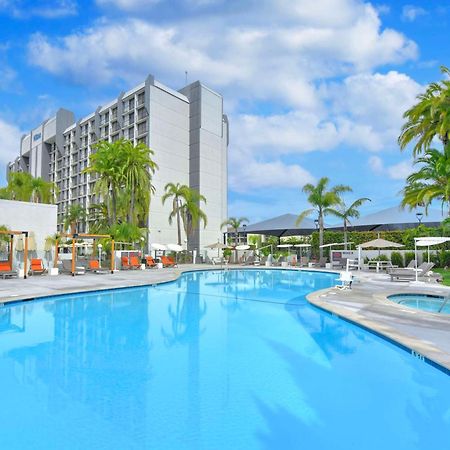 Отель Hilton Irvine/Orange County Airport Экстерьер фото