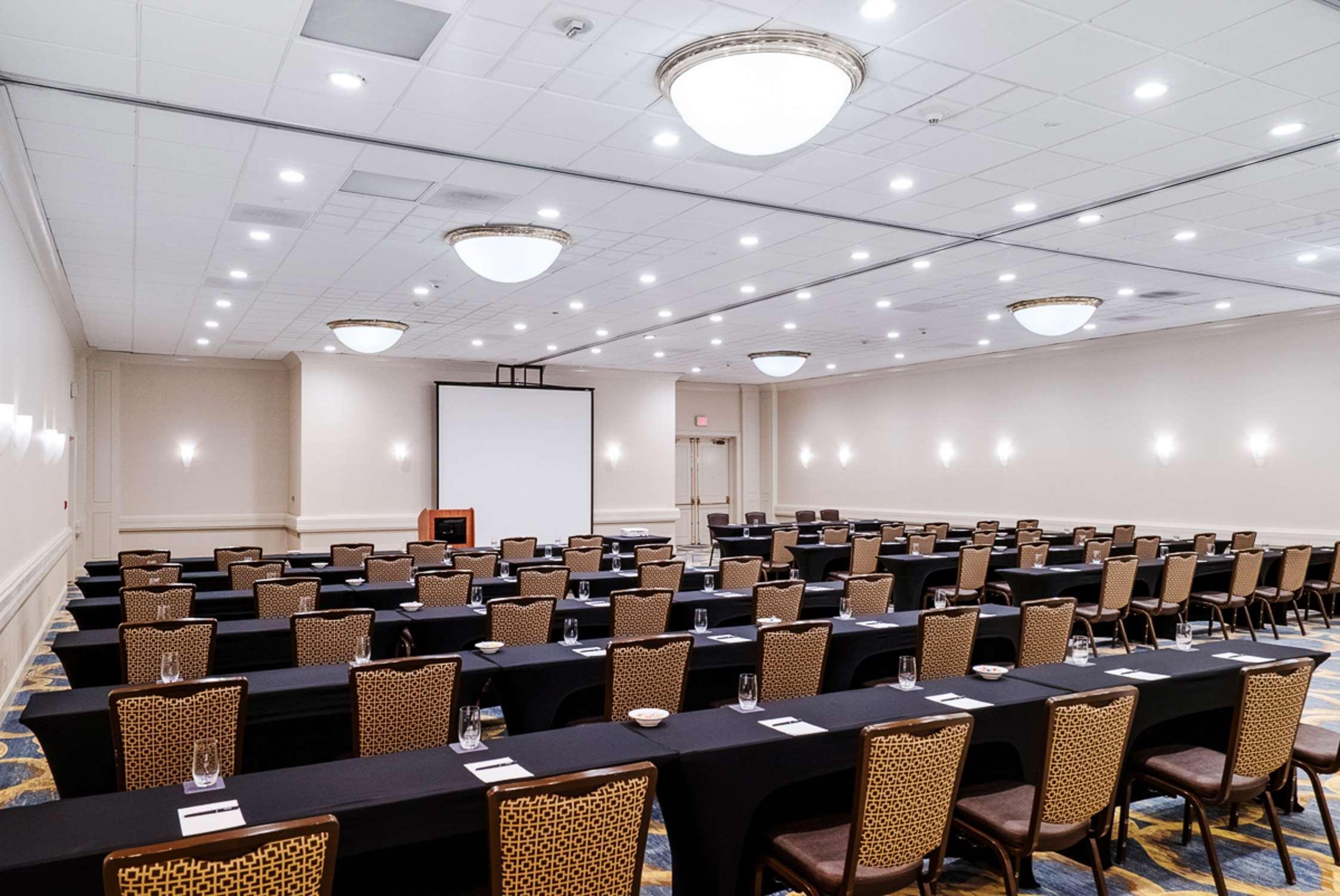 Отель Hilton Irvine/Orange County Airport Экстерьер фото