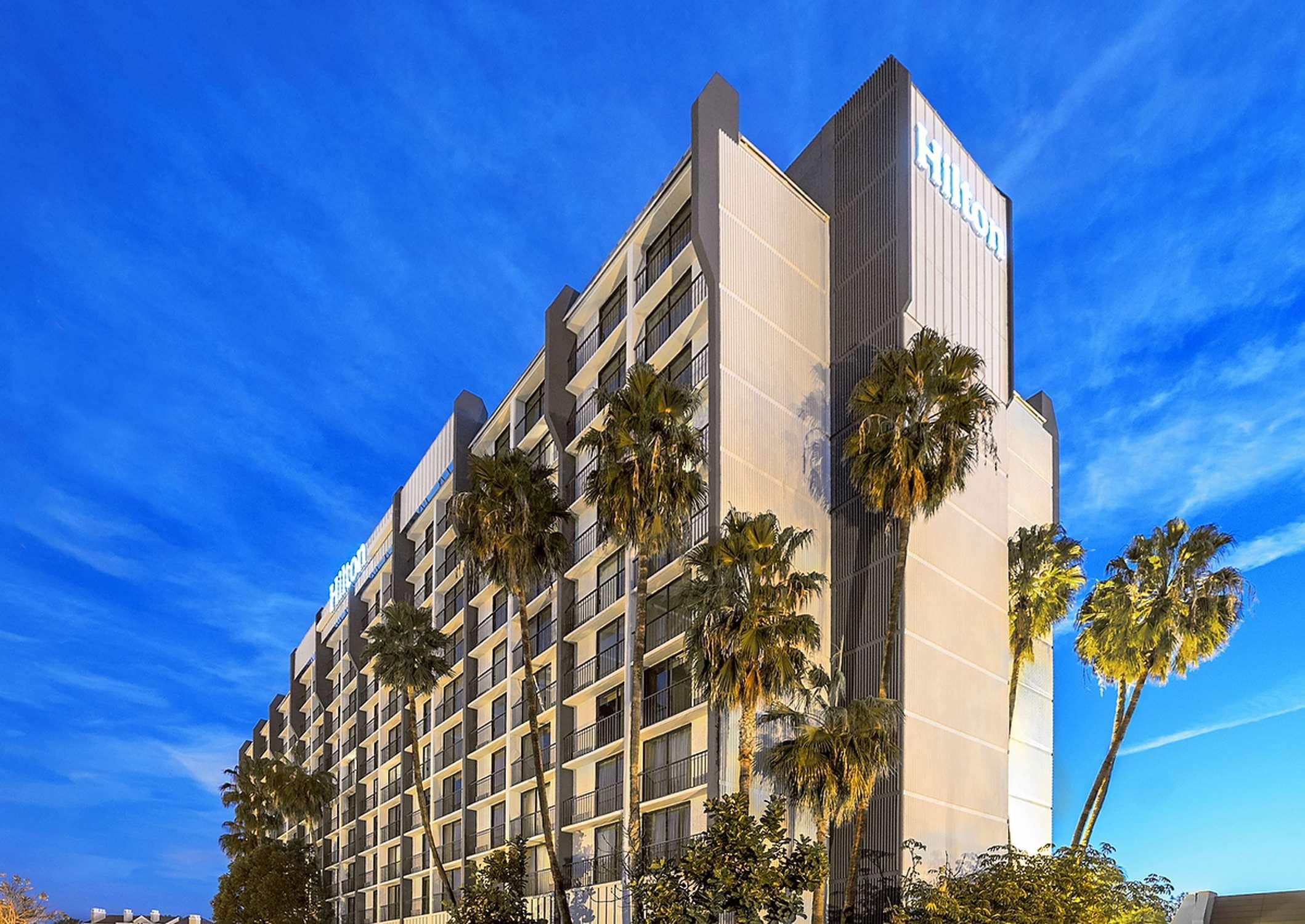Отель Hilton Irvine/Orange County Airport Экстерьер фото