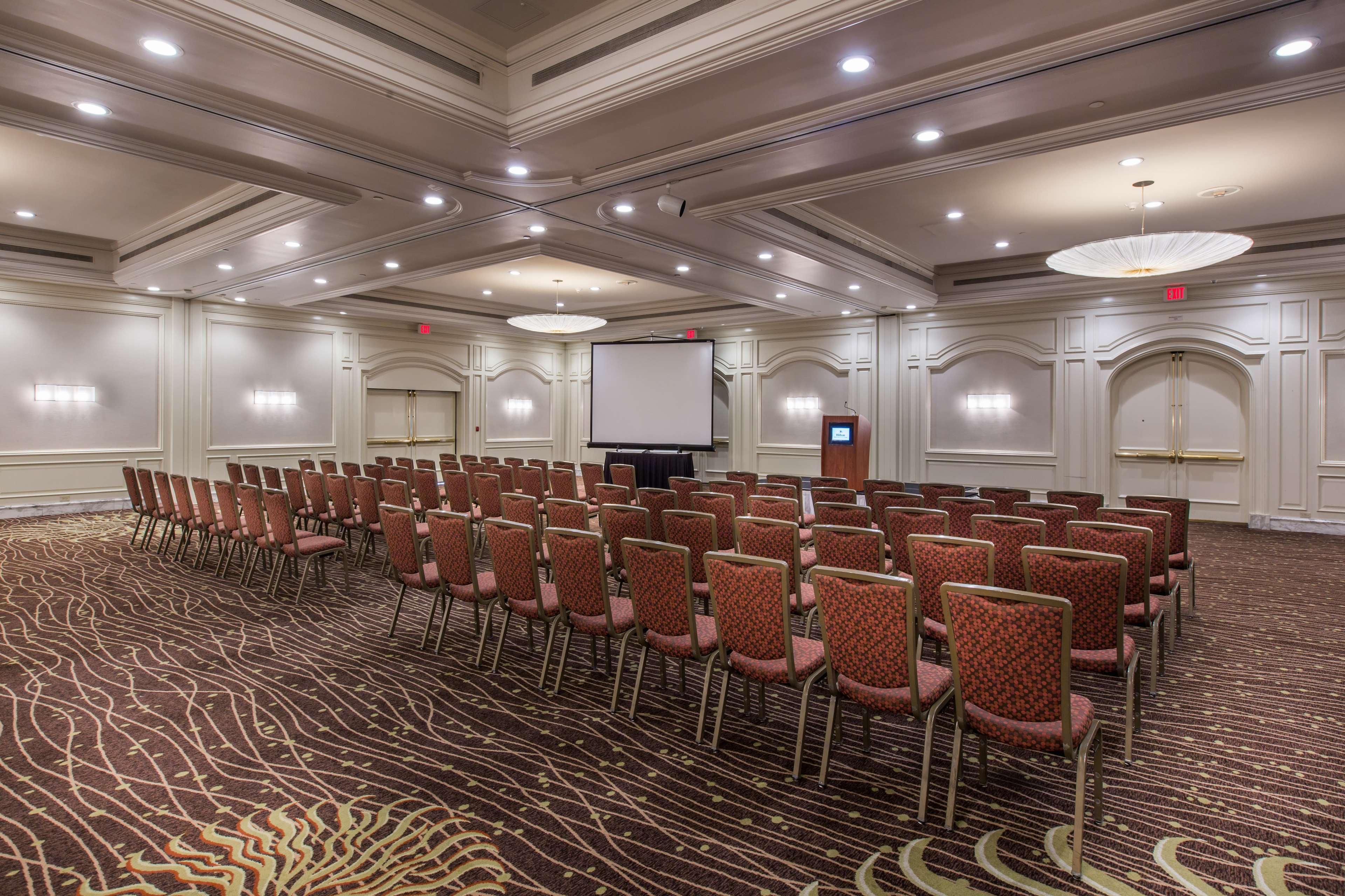 Отель Hilton Irvine/Orange County Airport Экстерьер фото