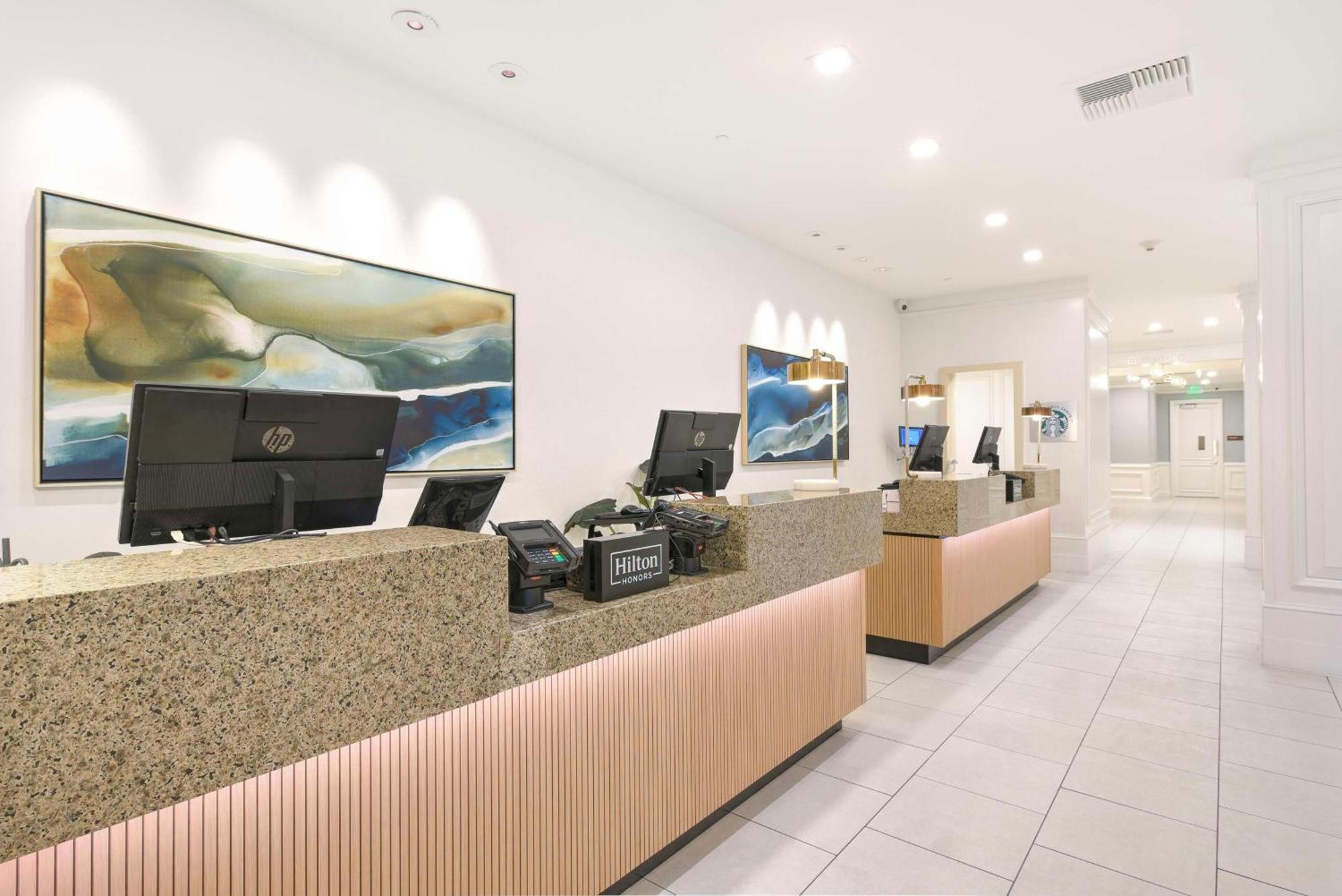 Отель Hilton Irvine/Orange County Airport Экстерьер фото