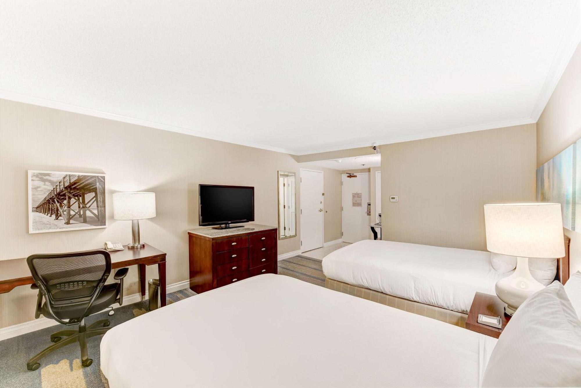 Отель Hilton Irvine/Orange County Airport Экстерьер фото