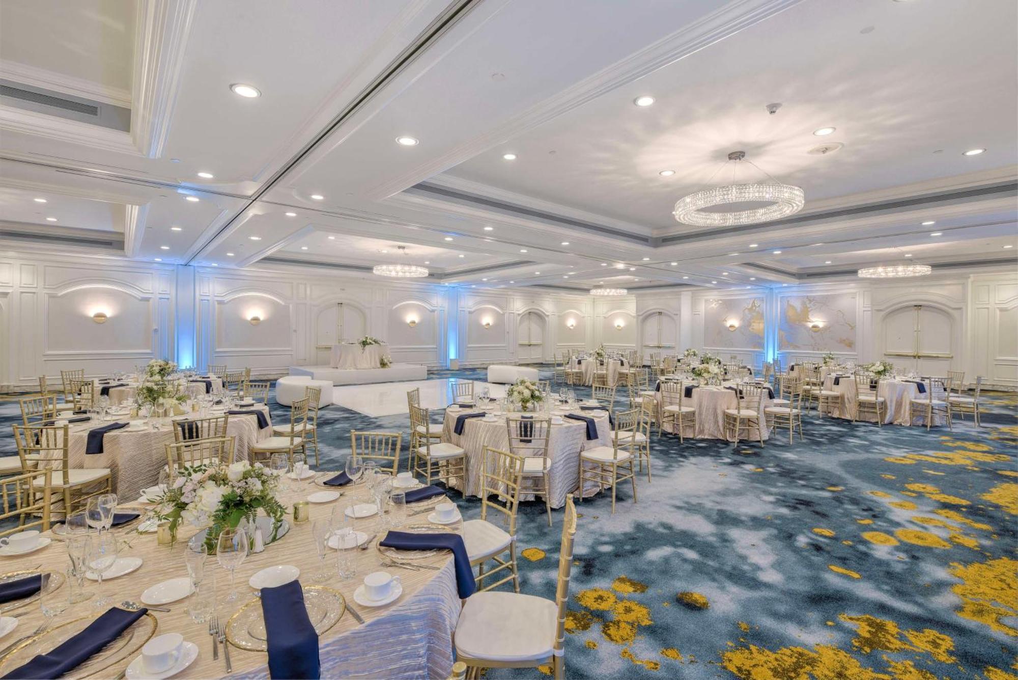 Отель Hilton Irvine/Orange County Airport Экстерьер фото