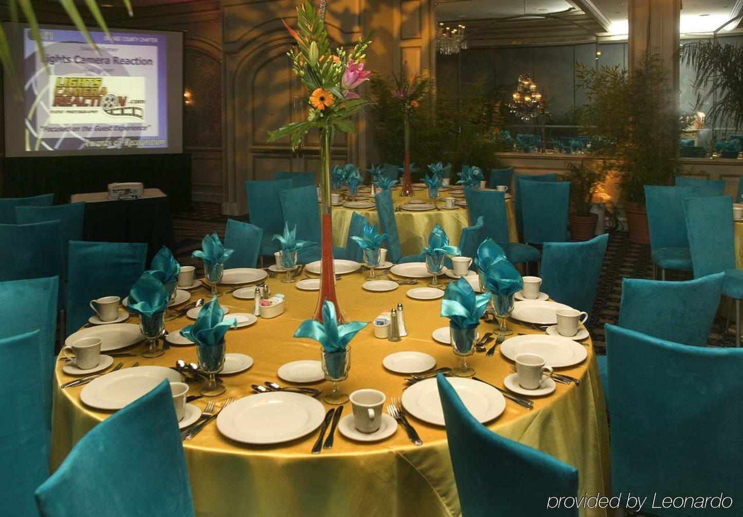 Отель Hilton Irvine/Orange County Airport Ресторан фото