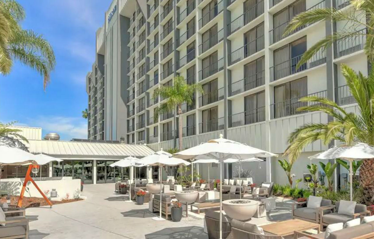 Отель Hilton Irvine/Orange County Airport Экстерьер фото
